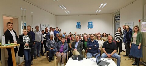 Ein Foto der Teilnehmenden an der Veranstaltung in einem Raum