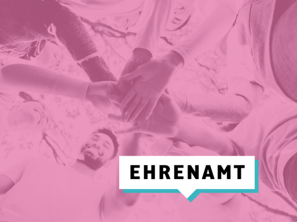 Bild von Händen die übereinander liegen mit der Schrift: Ehrenamt