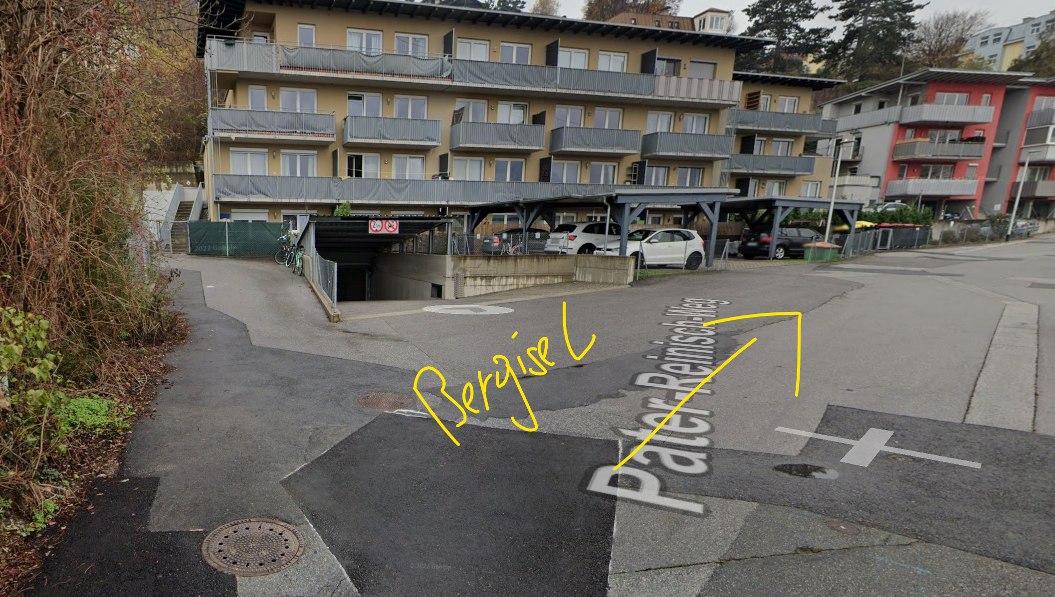 Ein Wegweiser, der Touristen und Einheimischen den Weg zum Bergisel zeigt. Quelle: Google Maps